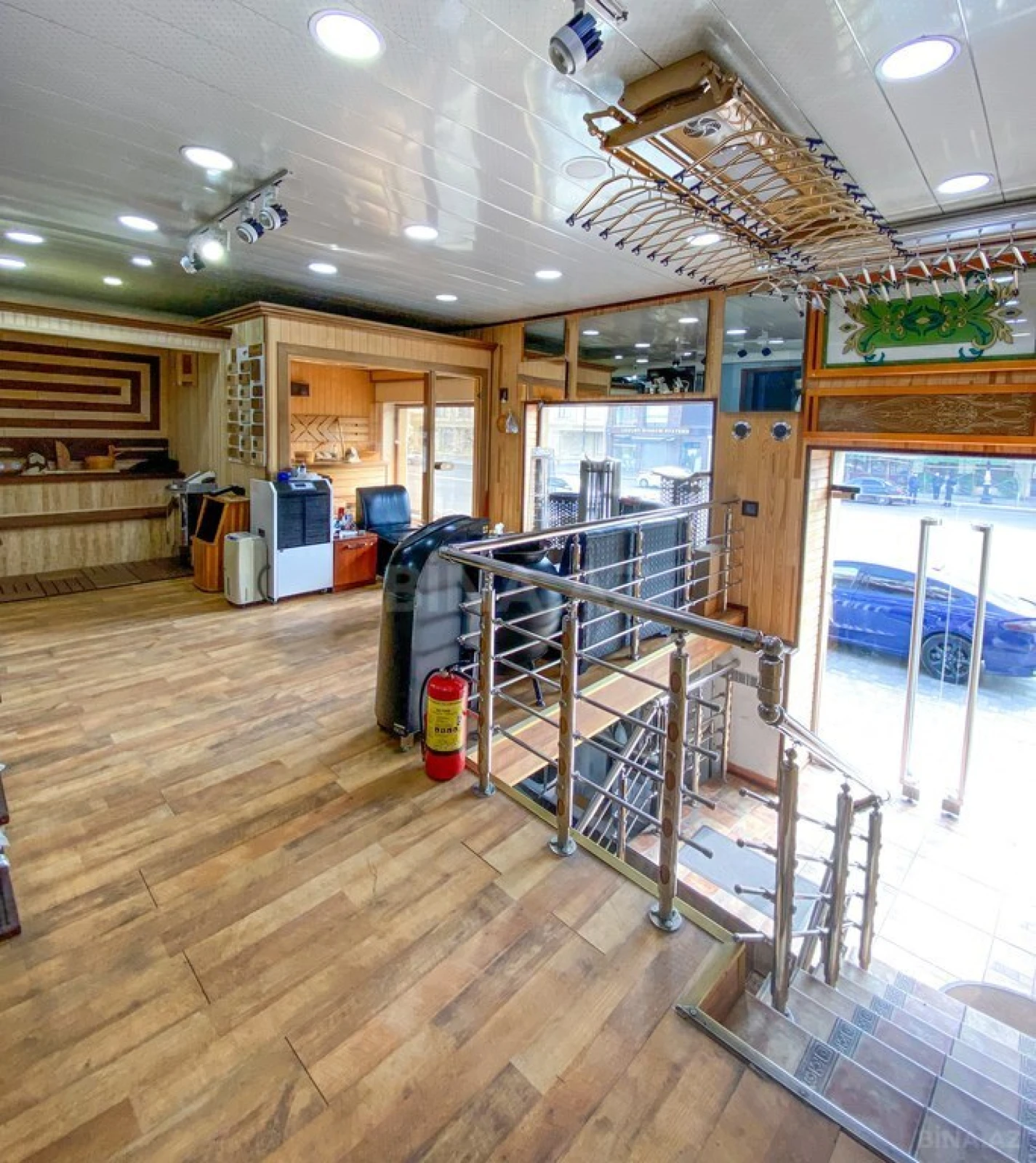 Satılır obyekt 200 m²