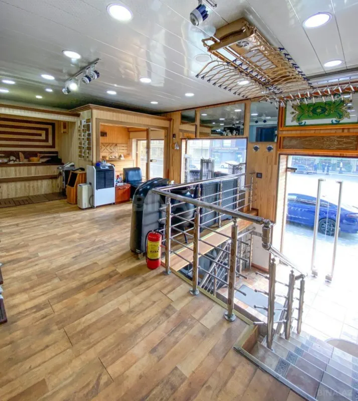 Satılır obyekt 200 m²