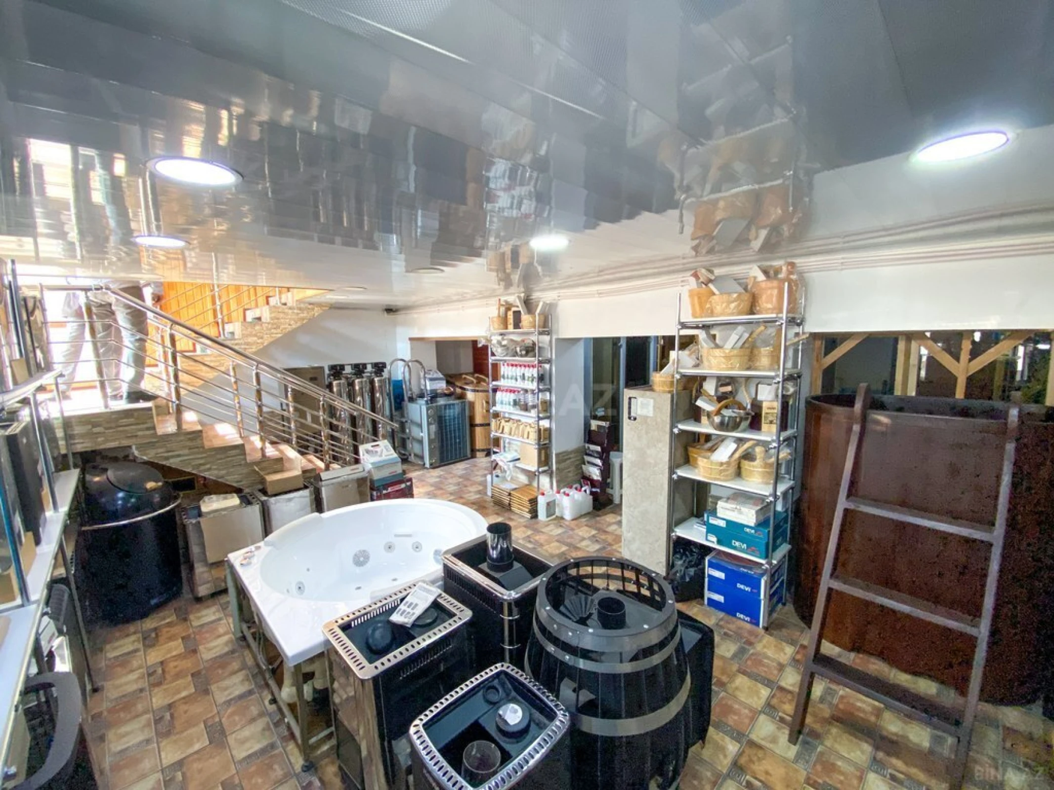 Satılır obyekt 200 m²