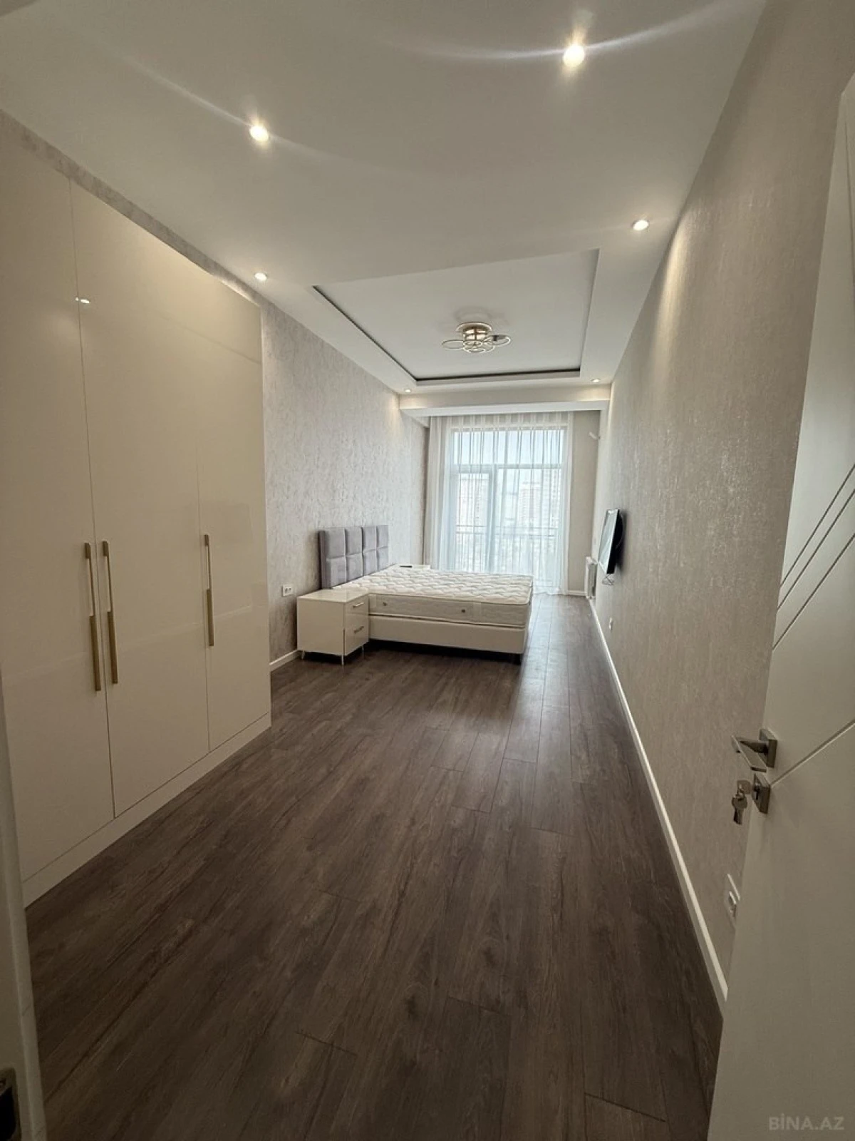 Satılır 2 otaqlı mənzil 72 m²