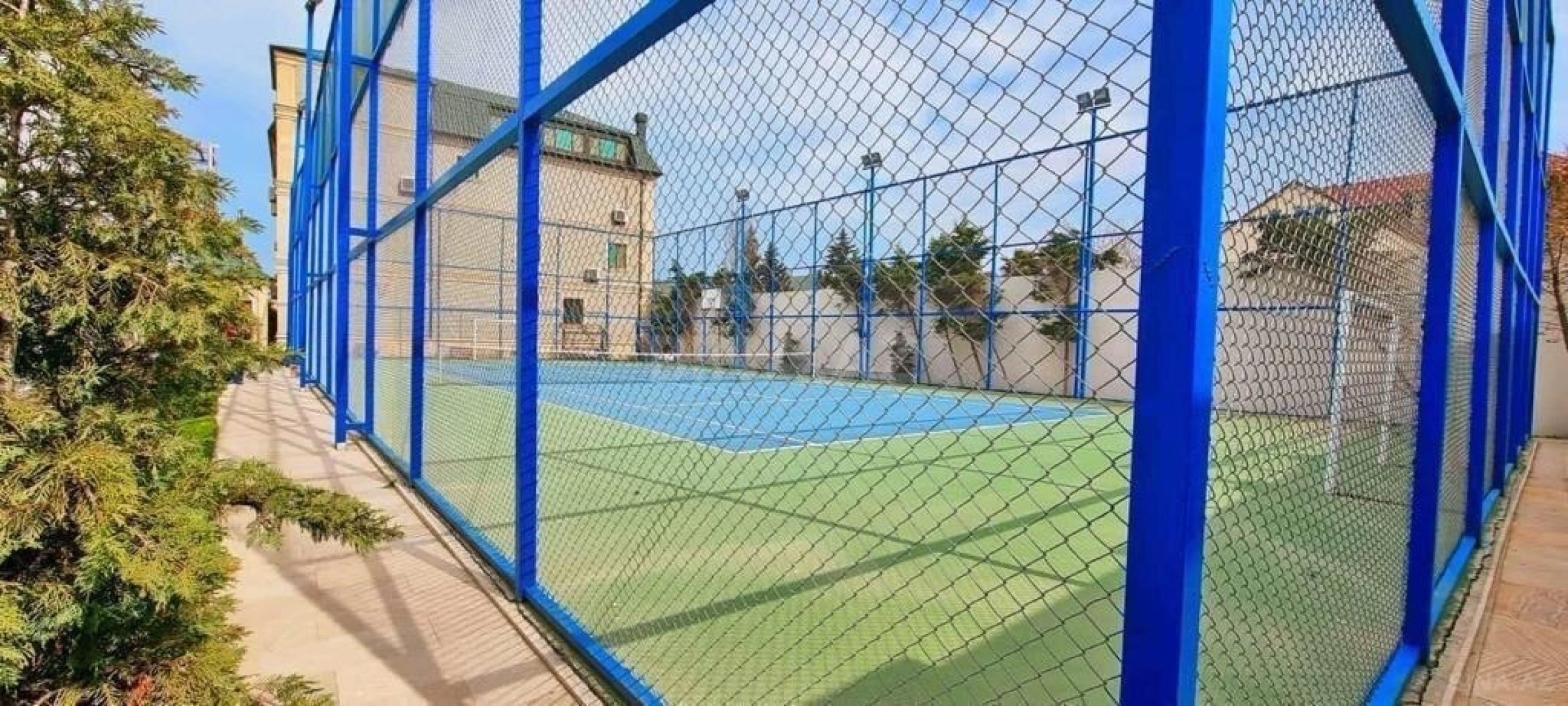 Kirayə verilir 10 otaqlı həyət evi 1000 m²