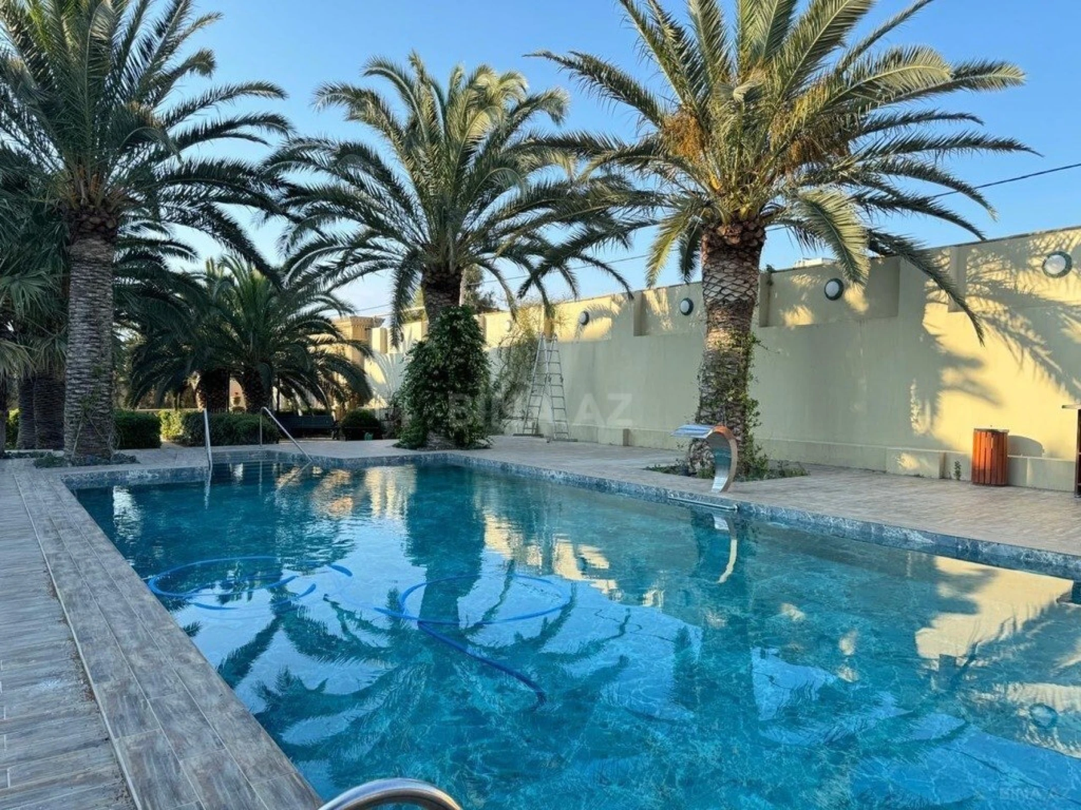 Kirayə verilir 10 otaqlı həyət evi 1000 m²