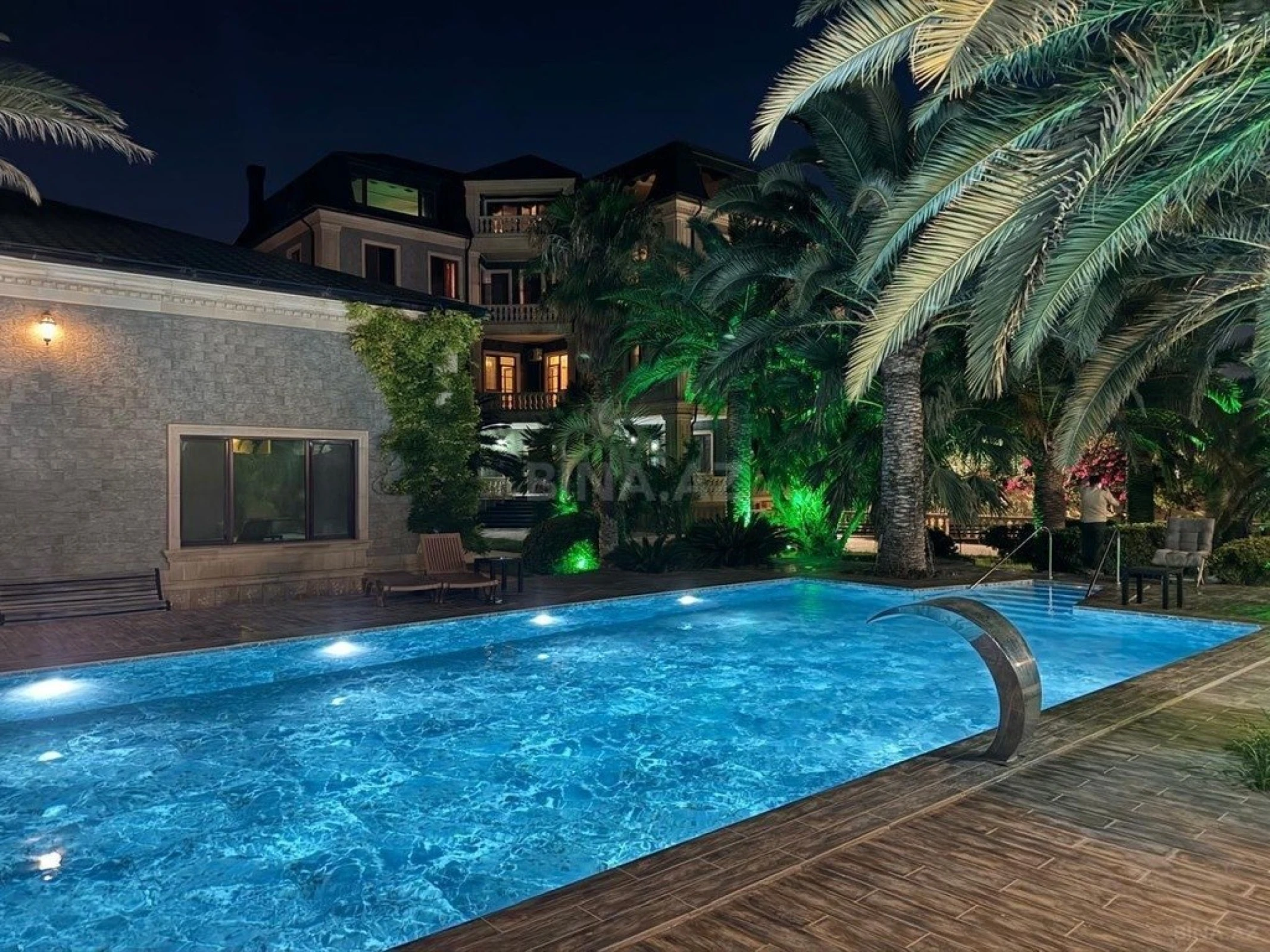 Kirayə verilir 10 otaqlı həyət evi 1000 m²