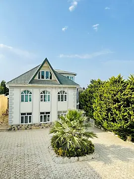 Kirayə verilir 6 otaqlı həyət evi 300 m²