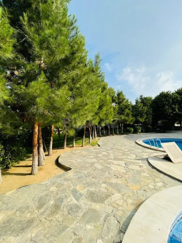 Kirayə verilir 6 otaqlı həyət evi 300 m²