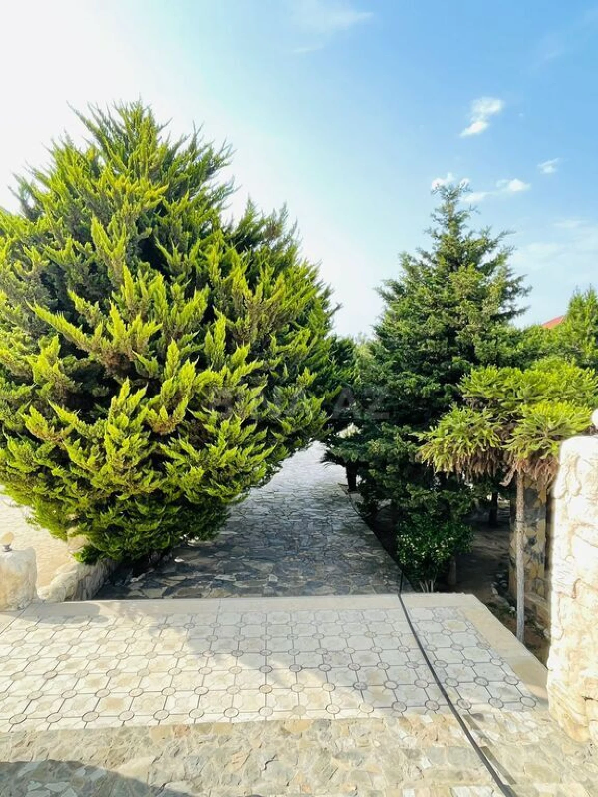 Kirayə verilir 6 otaqlı həyət evi 300 m²