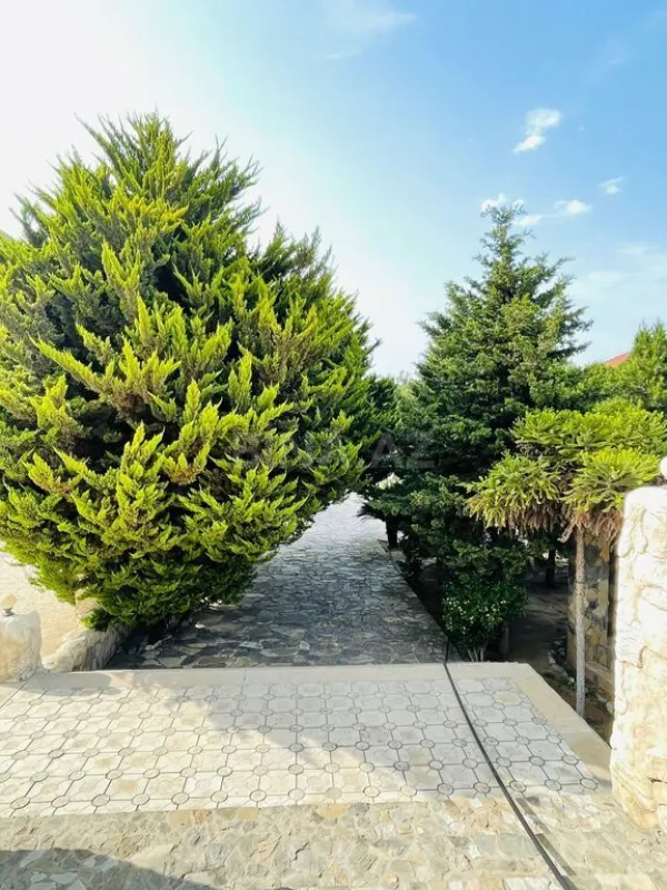 Kirayə verilir 6 otaqlı həyət evi 300 m²
