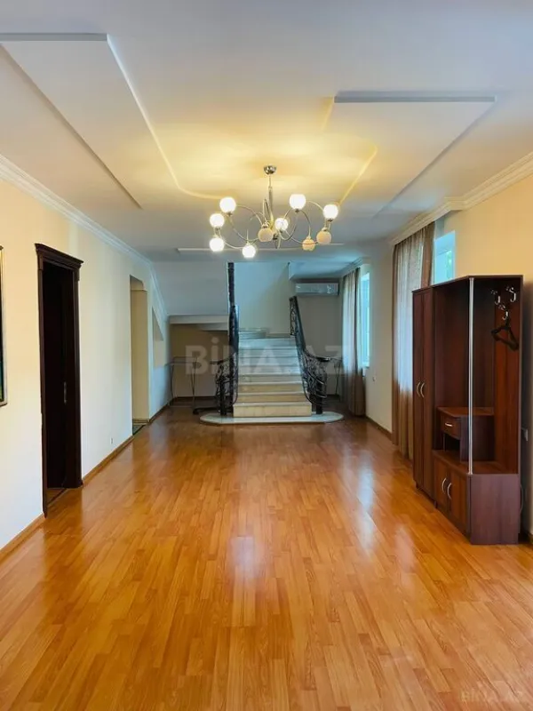 Kirayə verilir 6 otaqlı həyət evi 300 m²