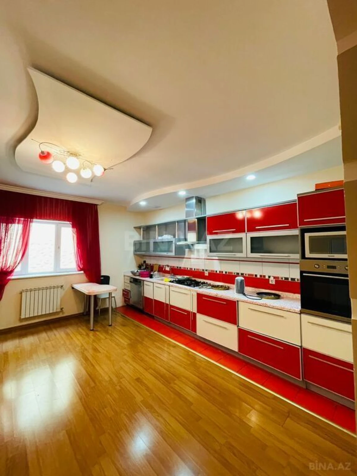 Kirayə verilir 6 otaqlı həyət evi 300 m²