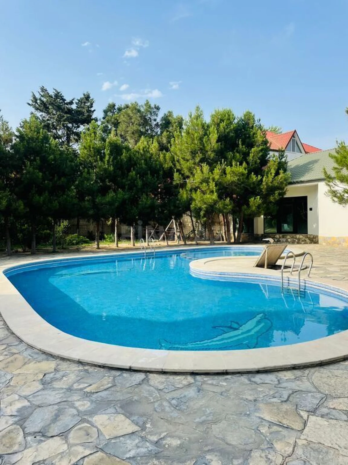 Kirayə verilir 6 otaqlı həyət evi 300 m²