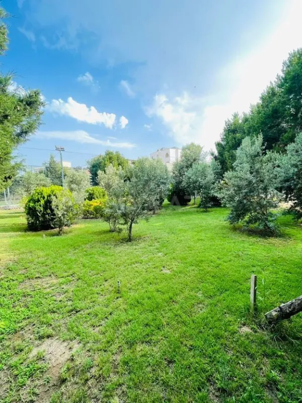 Kirayə verilir 6 otaqlı həyət evi 300 m²