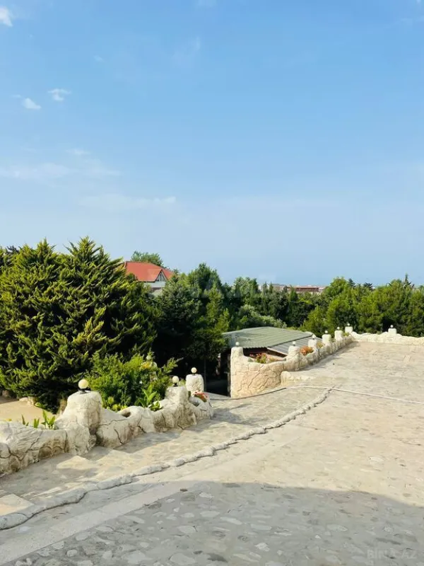 Kirayə verilir 6 otaqlı həyət evi 300 m²