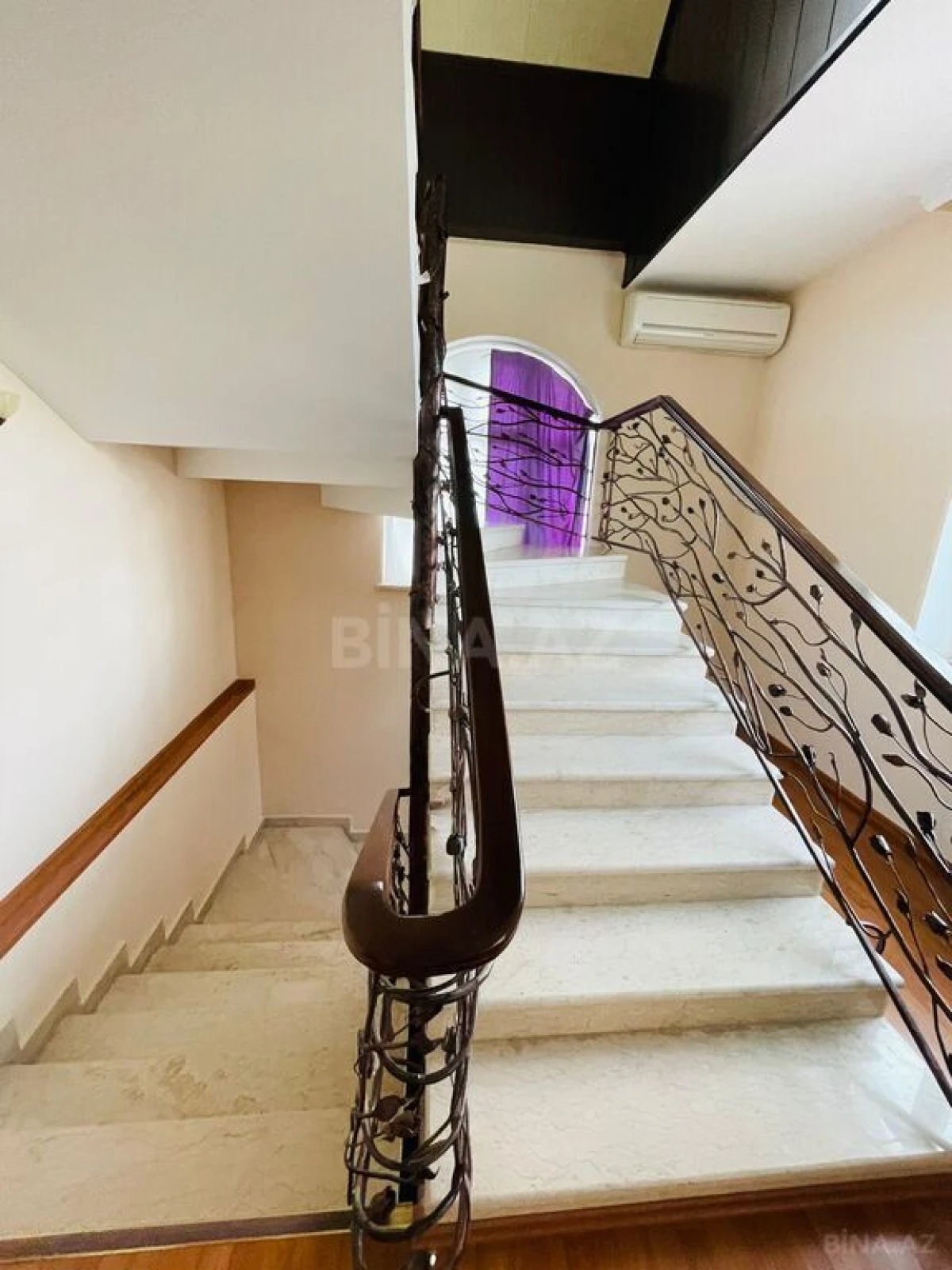 Kirayə verilir 6 otaqlı həyət evi 300 m²