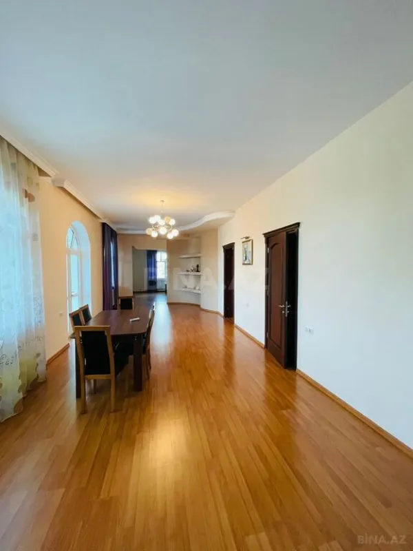 Kirayə verilir 6 otaqlı həyət evi 300 m²