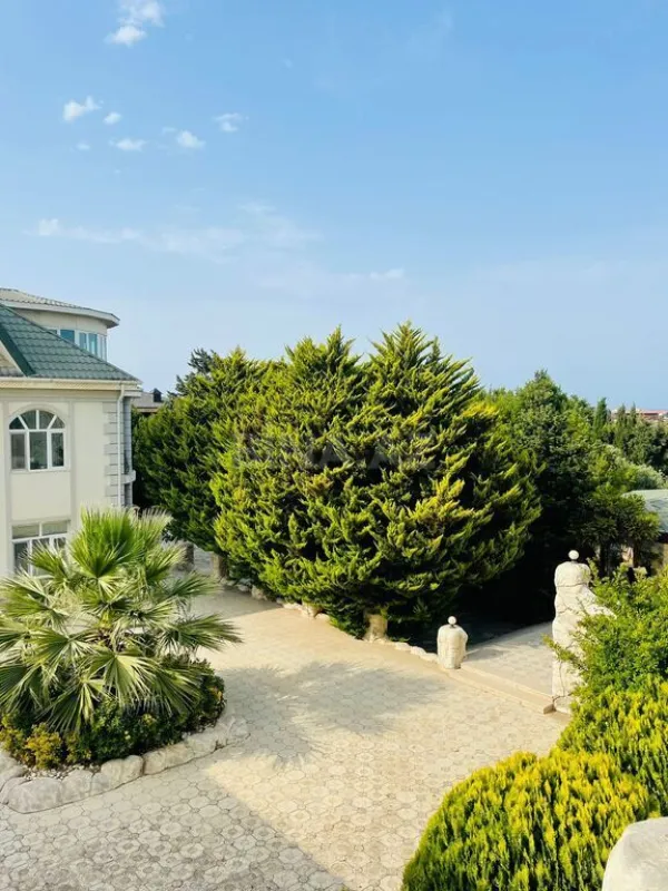 Kirayə verilir 6 otaqlı həyət evi 300 m²