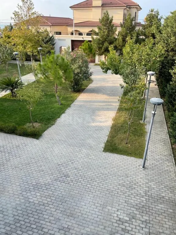 Kirayə verilir 5 otaqlı həyət evi 300 m²