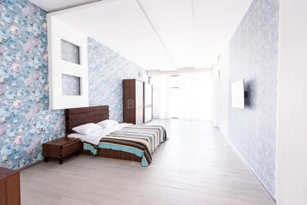 Kirayə verilir 6 otaqlı həyət evi 300 m²