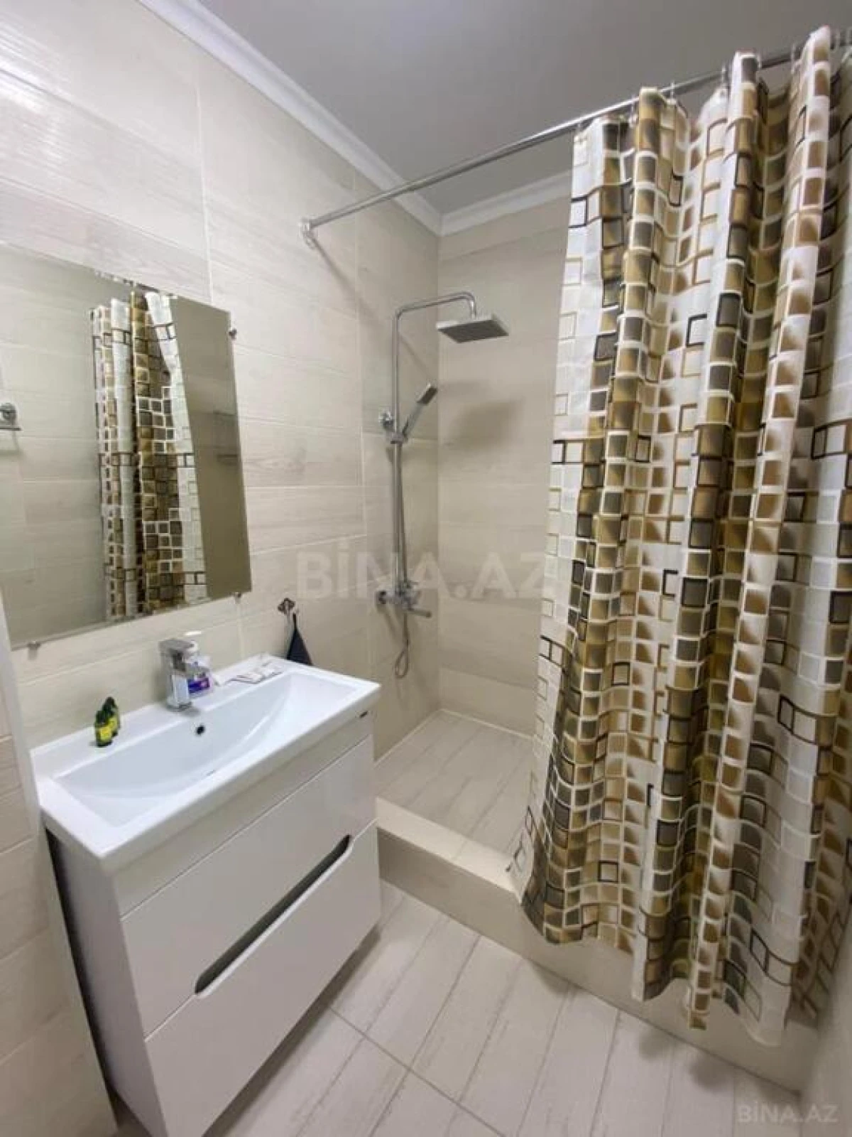 Kirayə verilir 2 otaqlı mənzil 70 m²