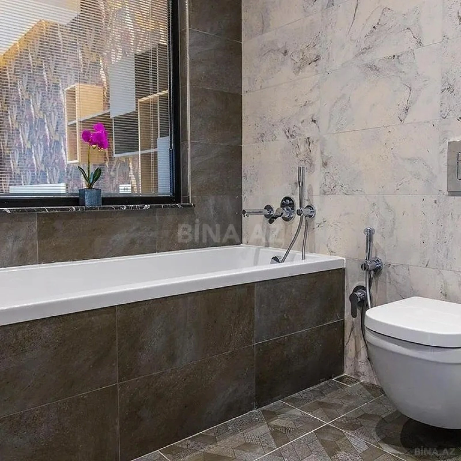 Kirayə verilir 6 otaqlı həyət evi 300 m²