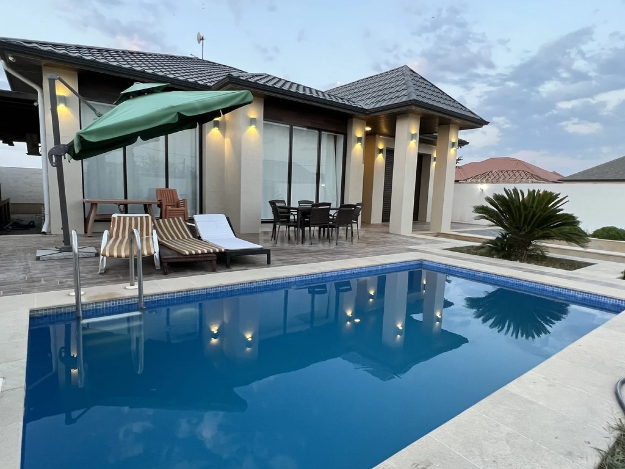 Kirayə verilir 5 otaqlı həyət evi 200 m²