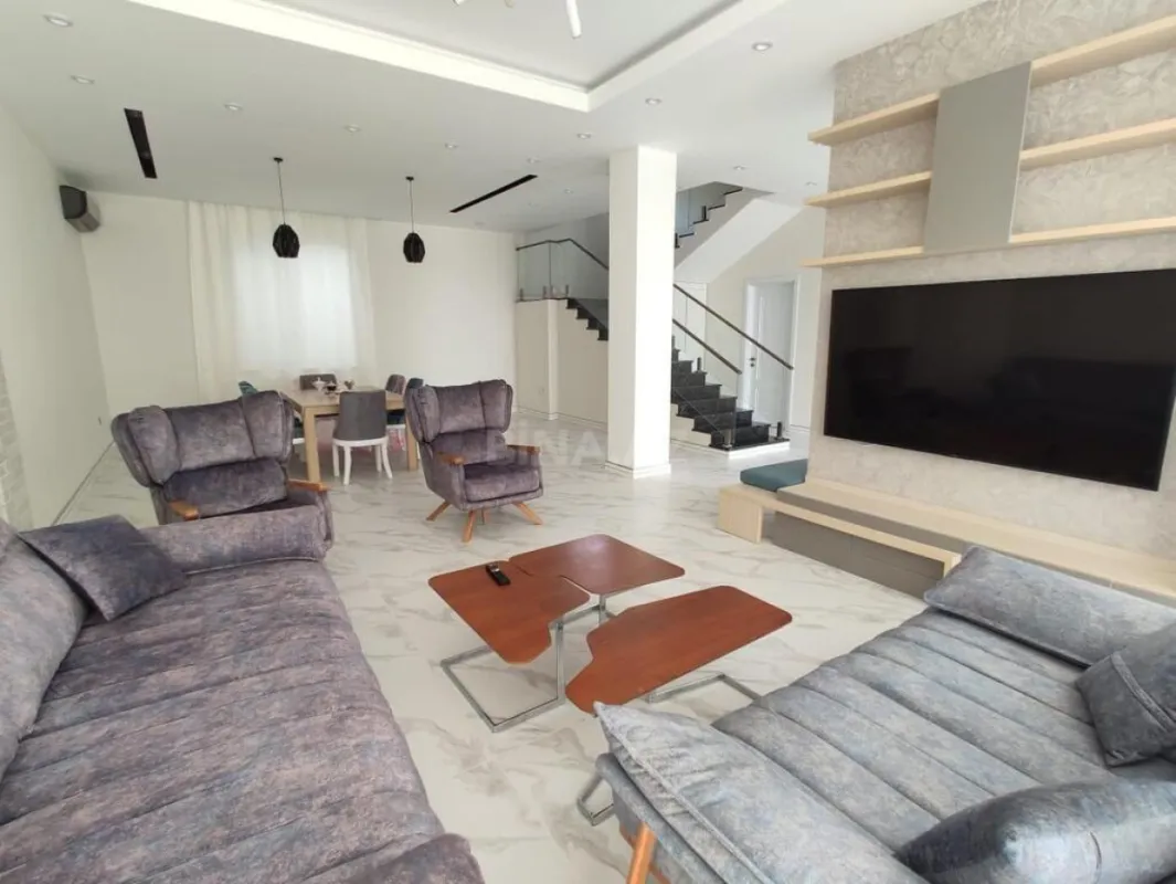 Kirayə verilir 5 otaqlı həyət evi 280 m²