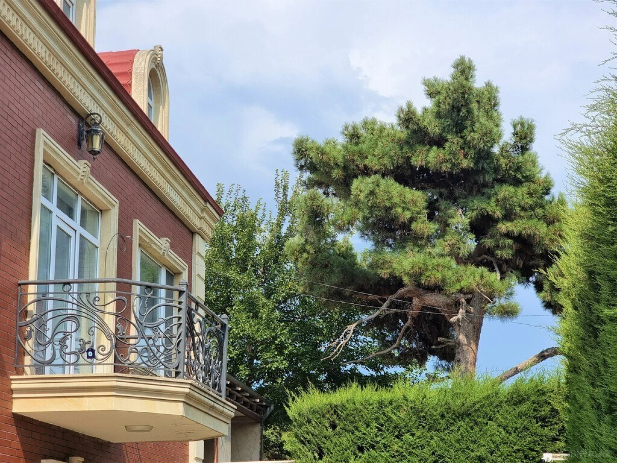 Satılır 5 otaqlı həyət evi 312 m²