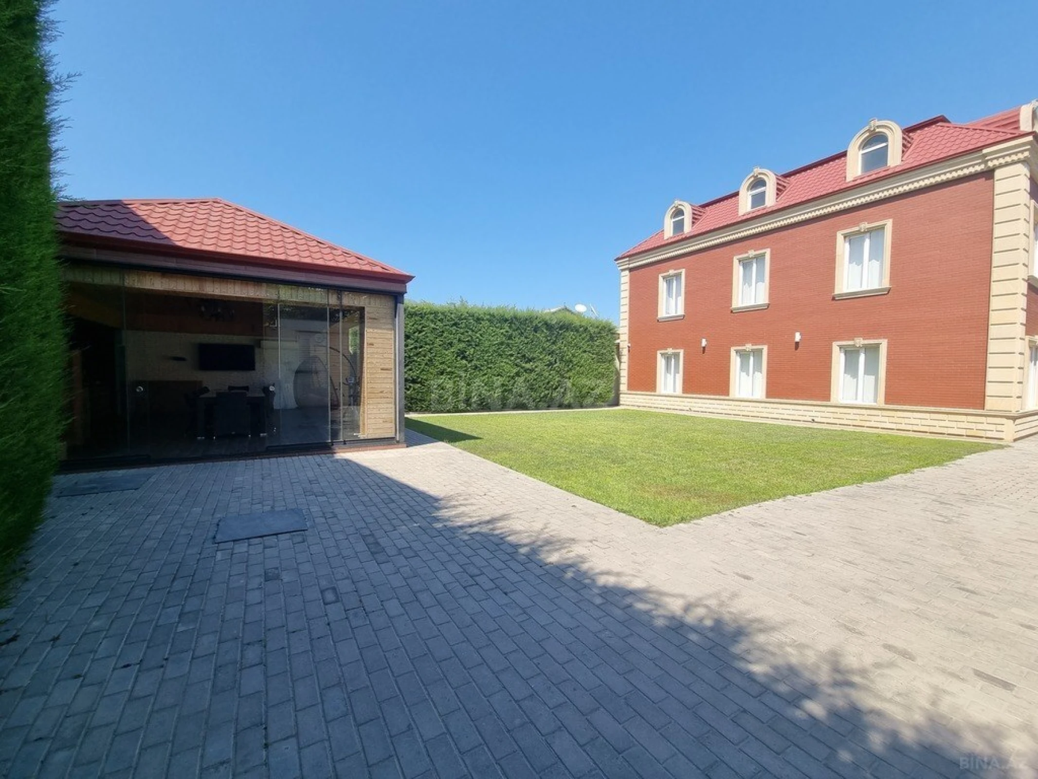 Satılır 5 otaqlı həyət evi 312 m²