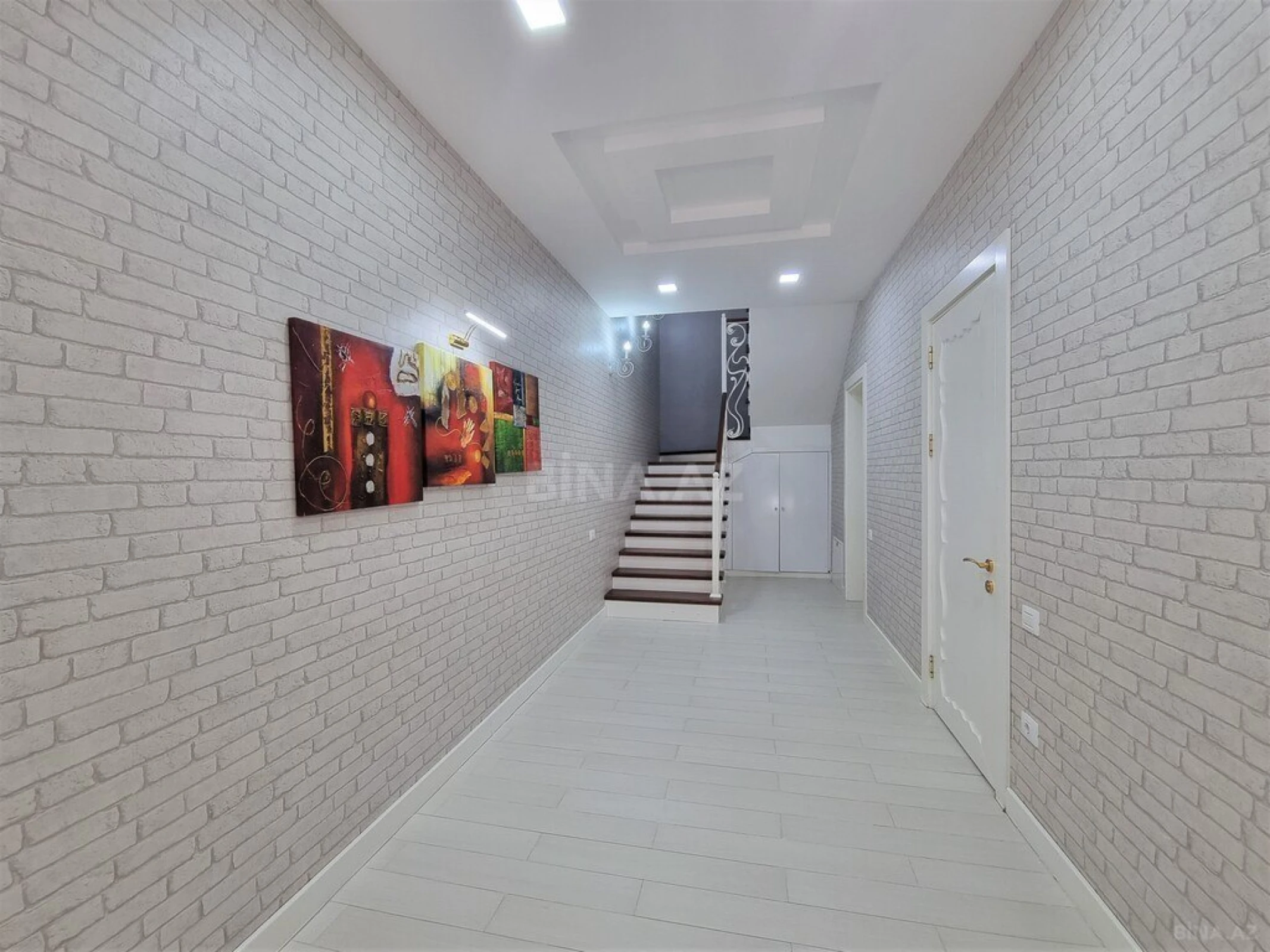 Satılır 5 otaqlı həyət evi 312 m²