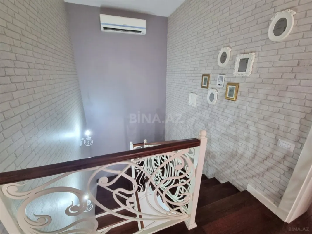 Satılır 5 otaqlı həyət evi 312 m²