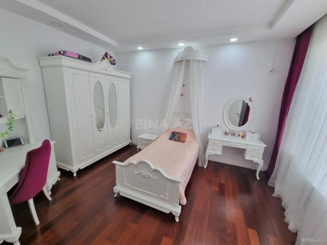 Satılır 5 otaqlı həyət evi 312 m²