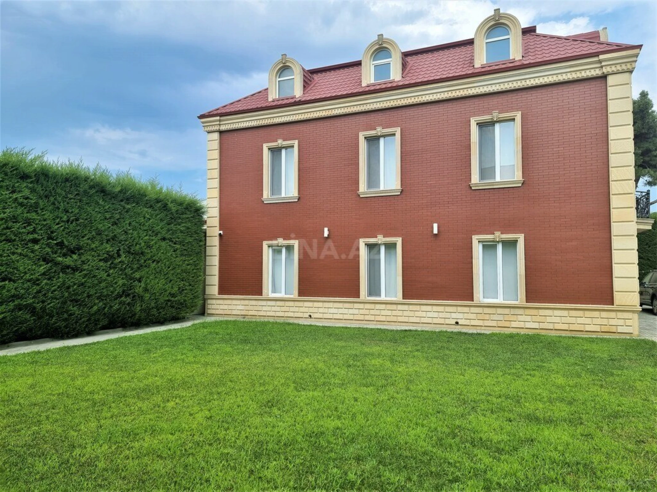 Satılır 5 otaqlı həyət evi 312 m²