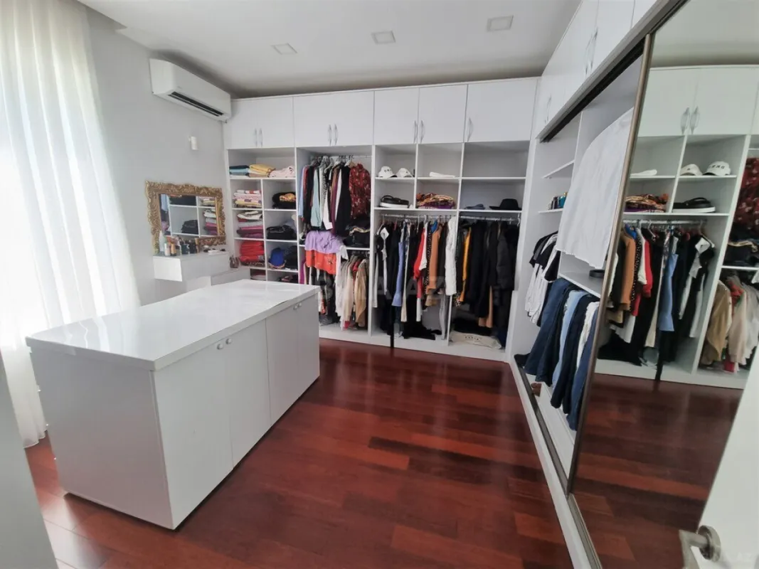 Satılır 5 otaqlı həyət evi 312 m²