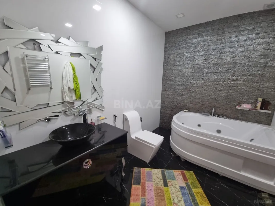 Satılır 5 otaqlı həyət evi 312 m²