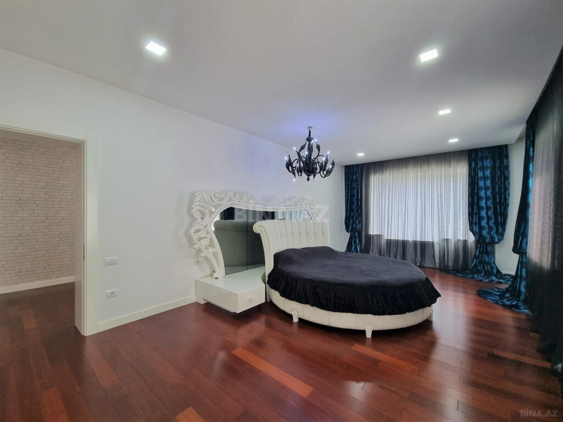 Satılır 5 otaqlı həyət evi 312 m²
