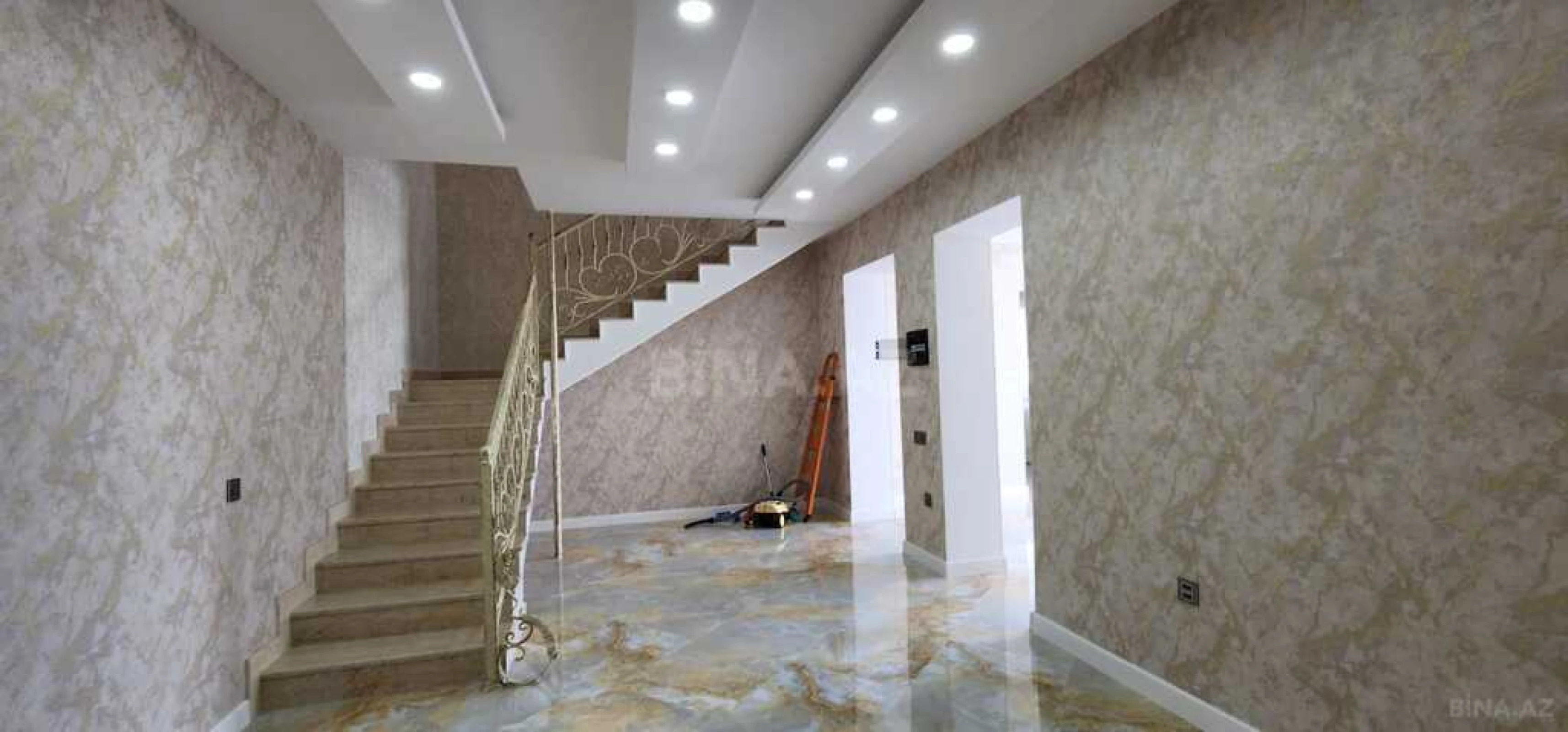 Satılır həyət evi 260 m²