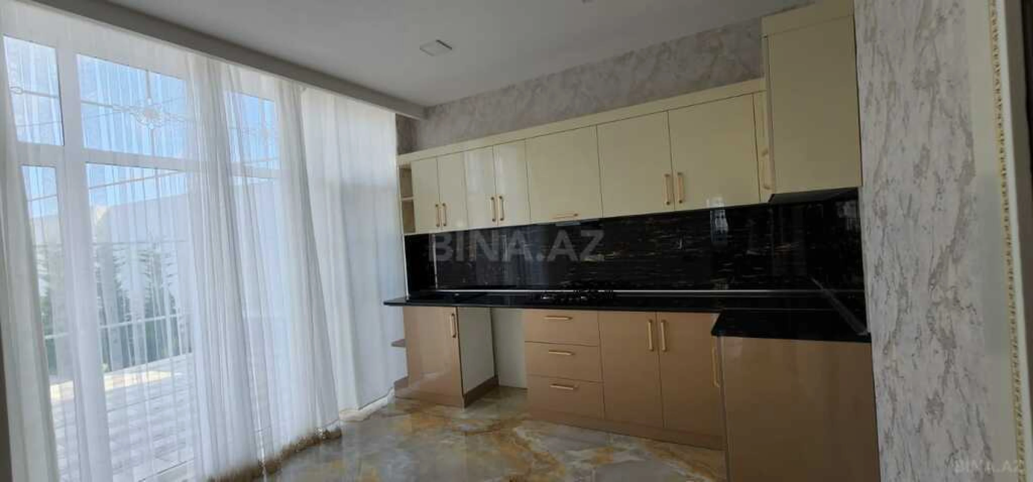 Satılır həyət evi 260 m²