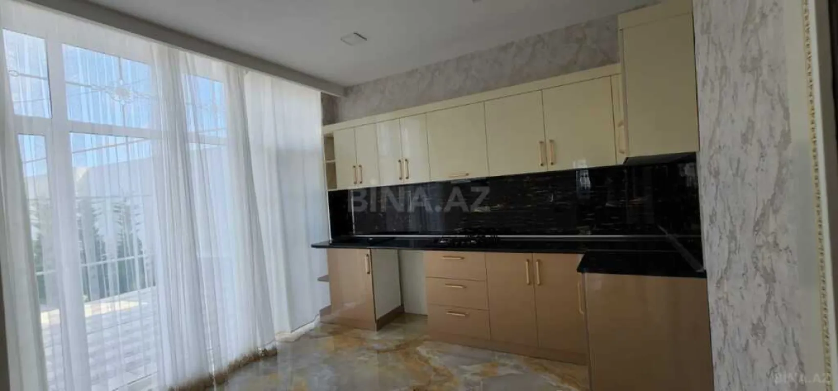 Satılır həyət evi 260 m²