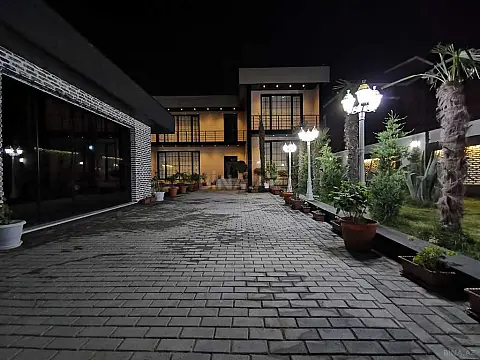 Satılır həyət evi 400 m²