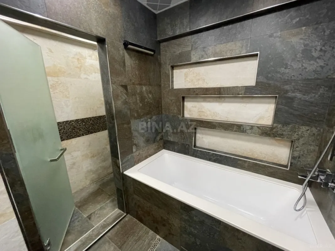 Satılır 6 otaqlı mənzil 280 m²