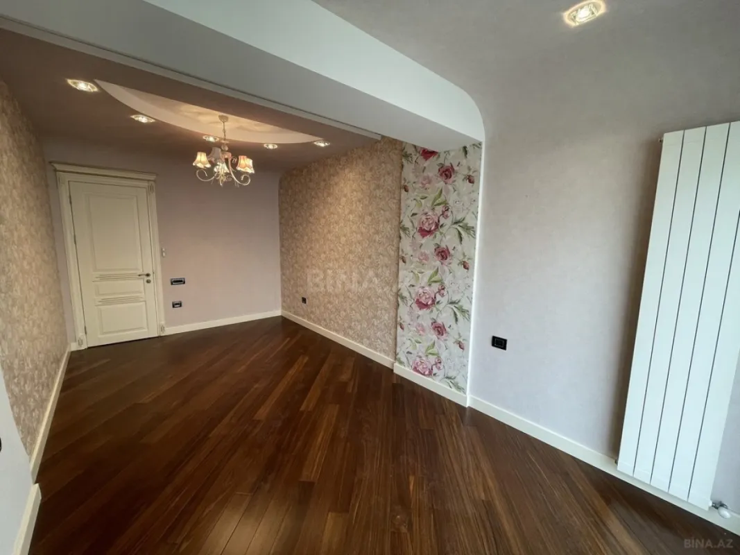 Satılır 6 otaqlı mənzil 280 m²