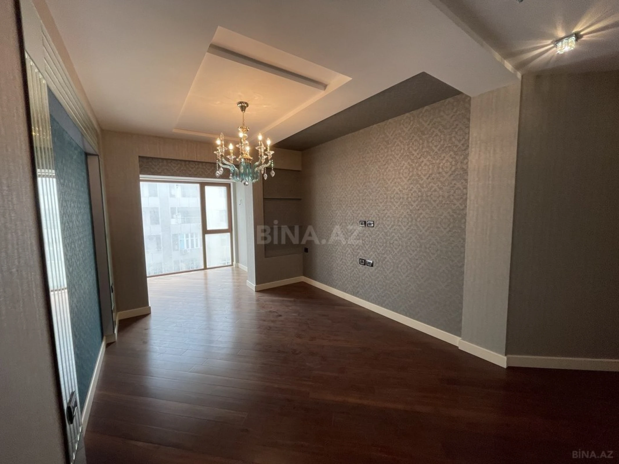 Satılır 6 otaqlı mənzil 280 m²