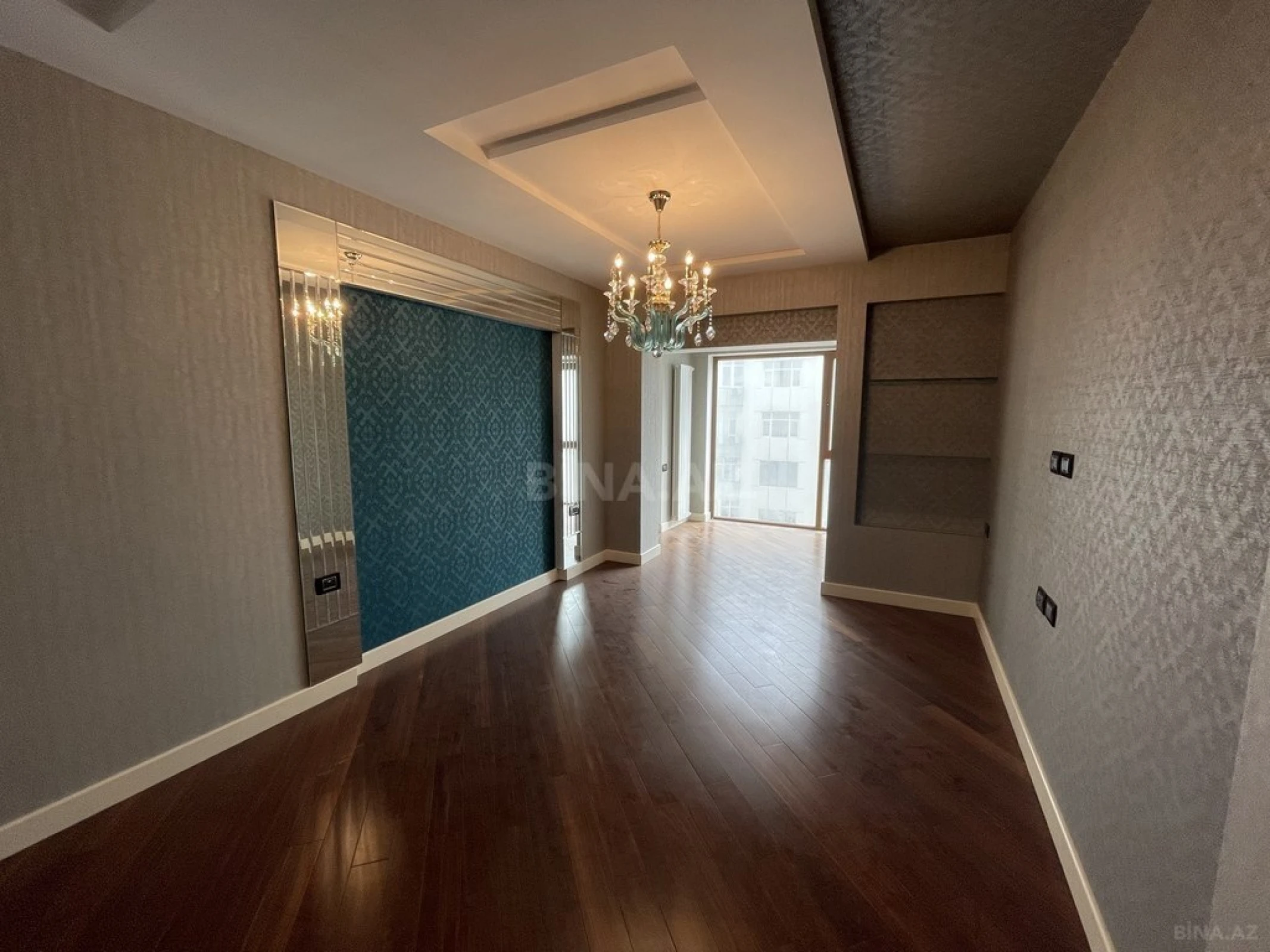 Satılır 6 otaqlı mənzil 280 m²