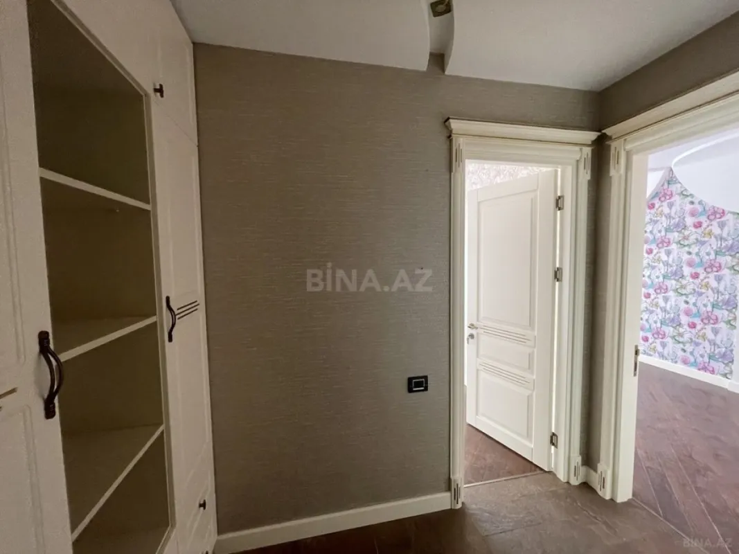 Satılır 6 otaqlı mənzil 280 m²