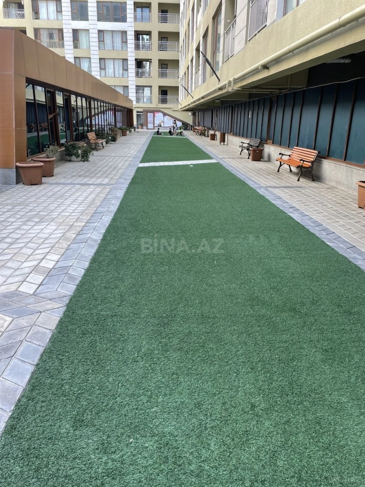 Satılır 6 otaqlı mənzil 280 m²