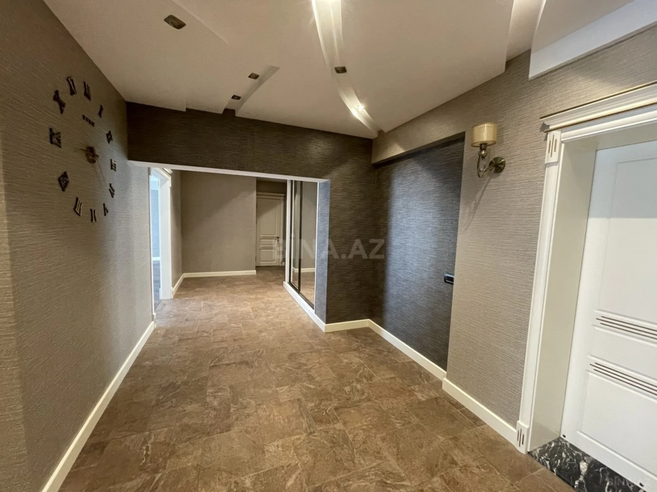 Satılır 6 otaqlı mənzil 280 m²