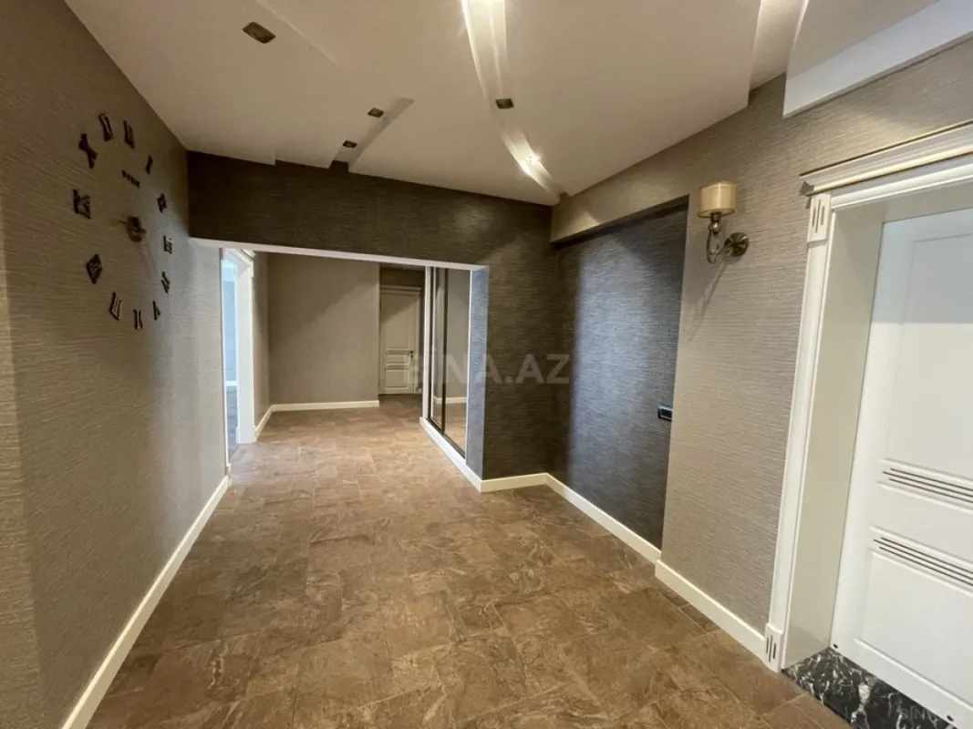 Satılır 6 otaqlı mənzil 280 m²