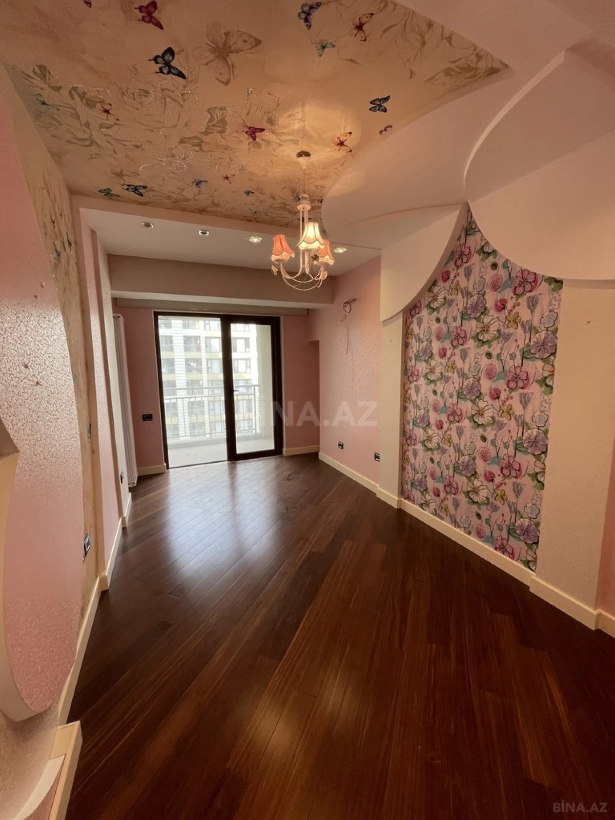 Satılır 6 otaqlı mənzil 280 m²