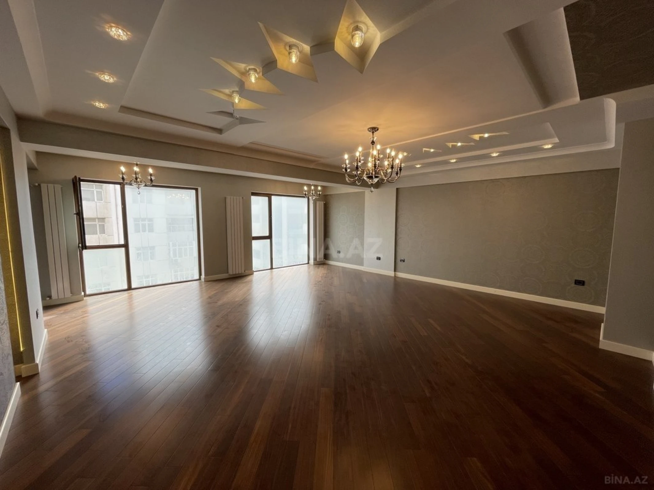 Satılır 6 otaqlı mənzil 280 m²