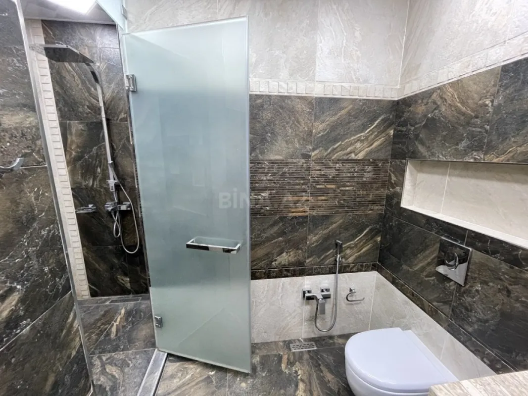 Satılır 6 otaqlı mənzil 280 m²