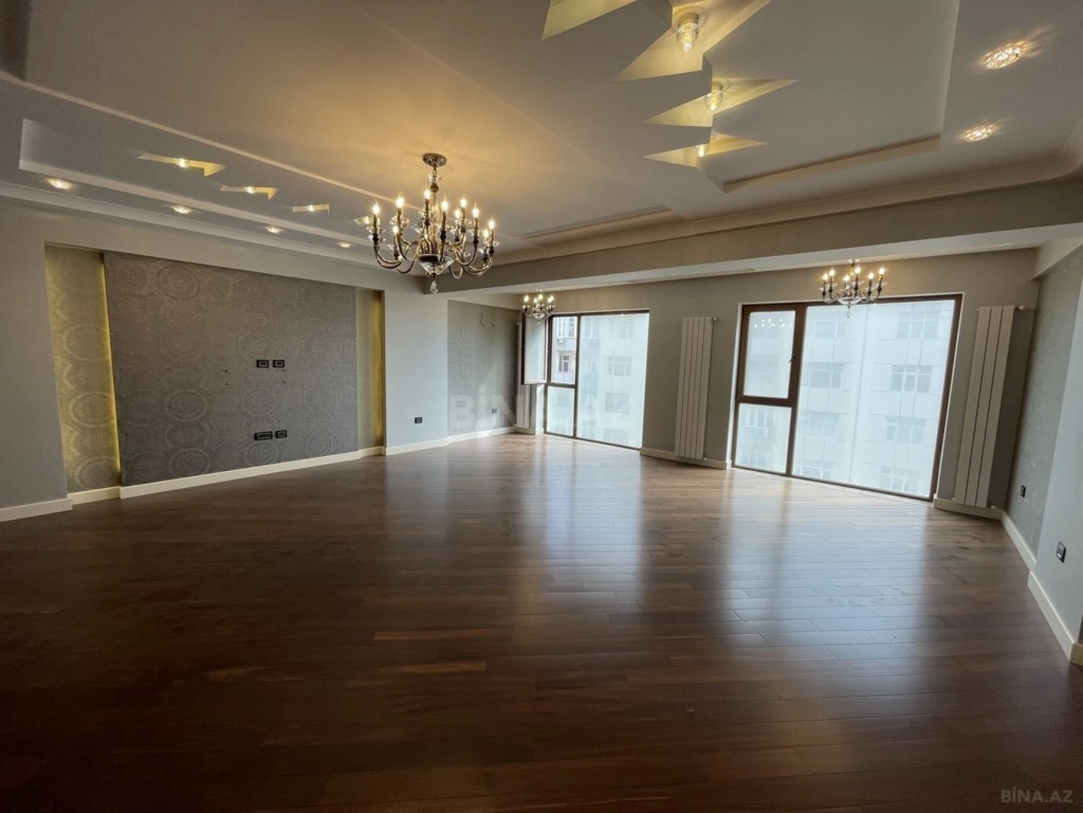 Satılır 6 otaqlı mənzil 280 m²